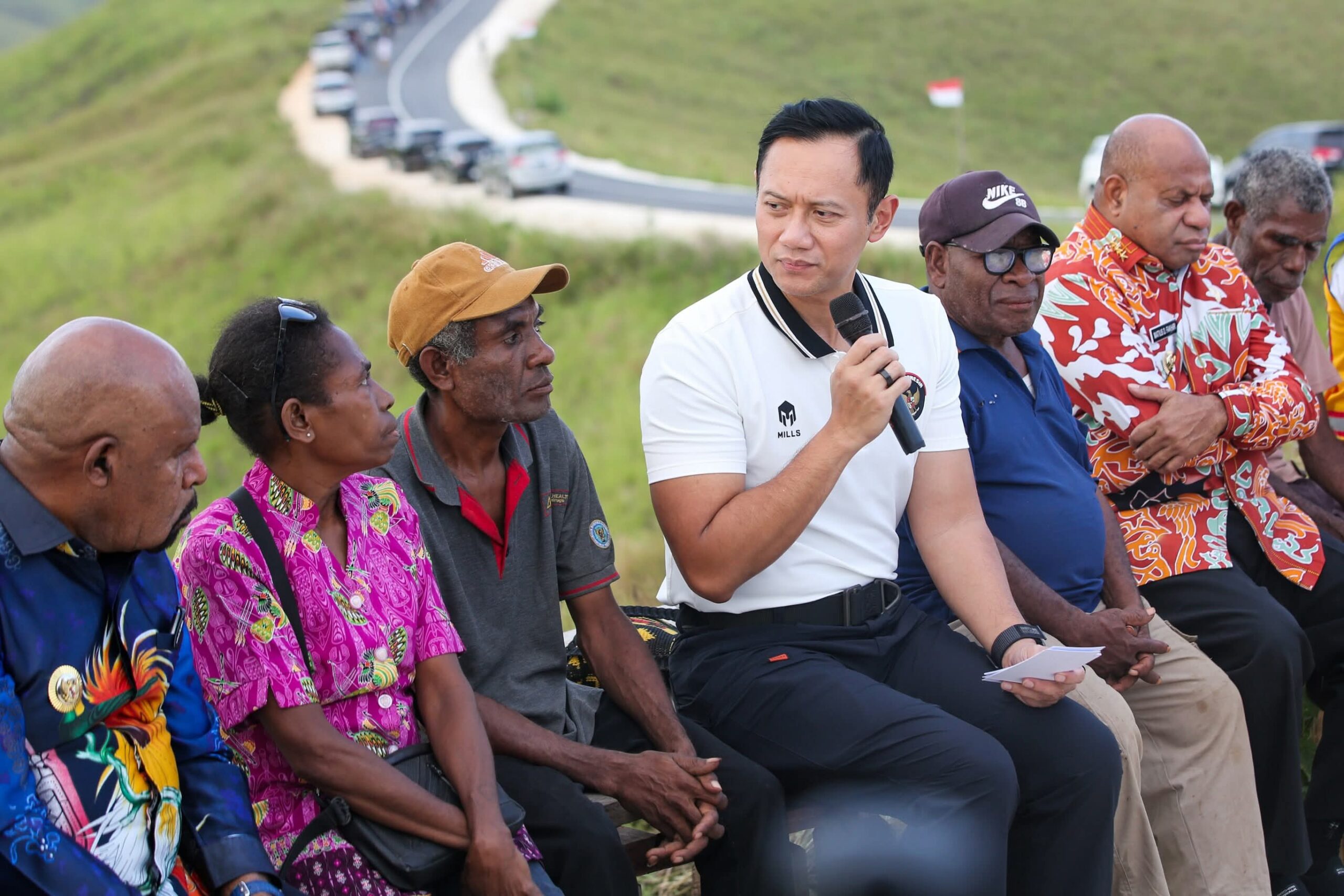 Asyiknya AHY Tinjau Proyek Inpres Jalan Daerah di Tanah Papua - Partai Demokrat DPD Jawa Barat